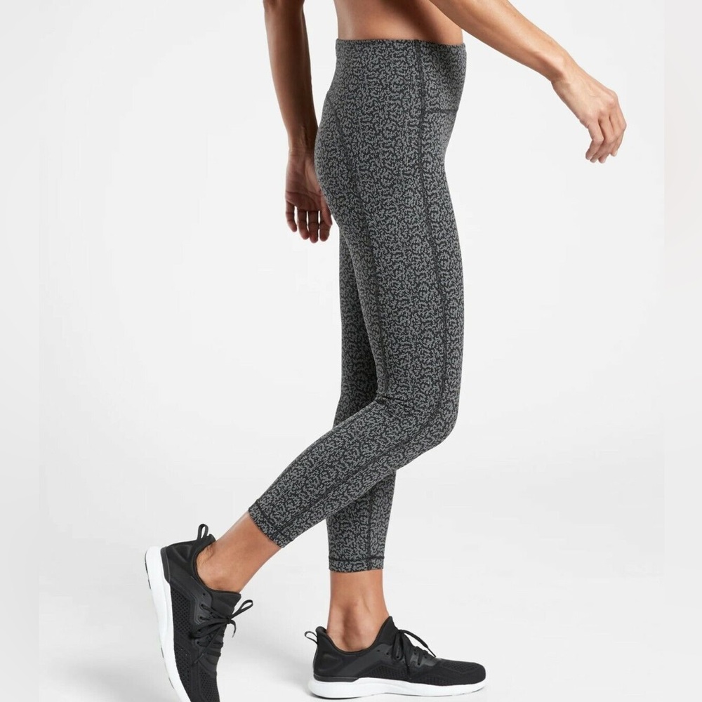 Athleta Ultimate Stash Pocket Textured 7/8 length tight